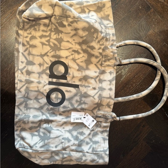 Alo Yoga Large Gray Tie-Dye Canvas Tote Bag  New With Tags, Perfect For  Beach Or